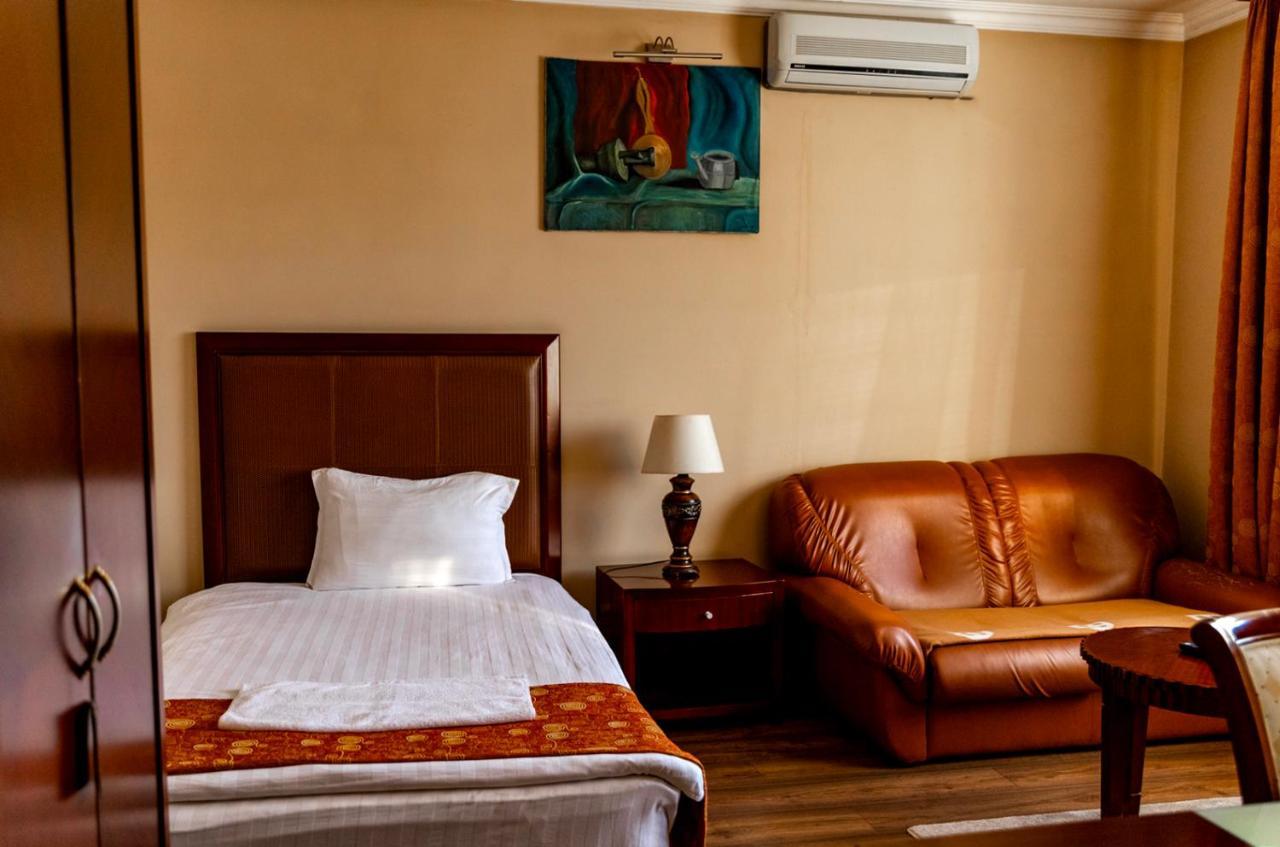 Boutique Hotel Igmas, Prishtina 普里什蒂纳 外观 照片